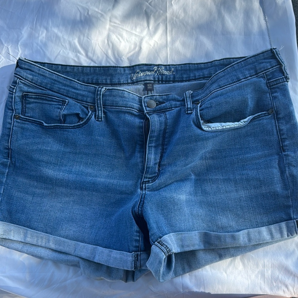 Universal Threads shorts